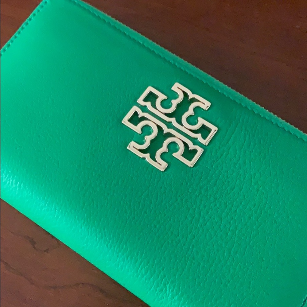 Tory Burch green Britten Continental wallet NWOT